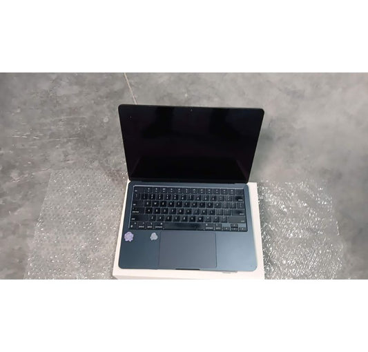 Apple MacBook Air 13.6-inch M2 8GB 256GB - Used
